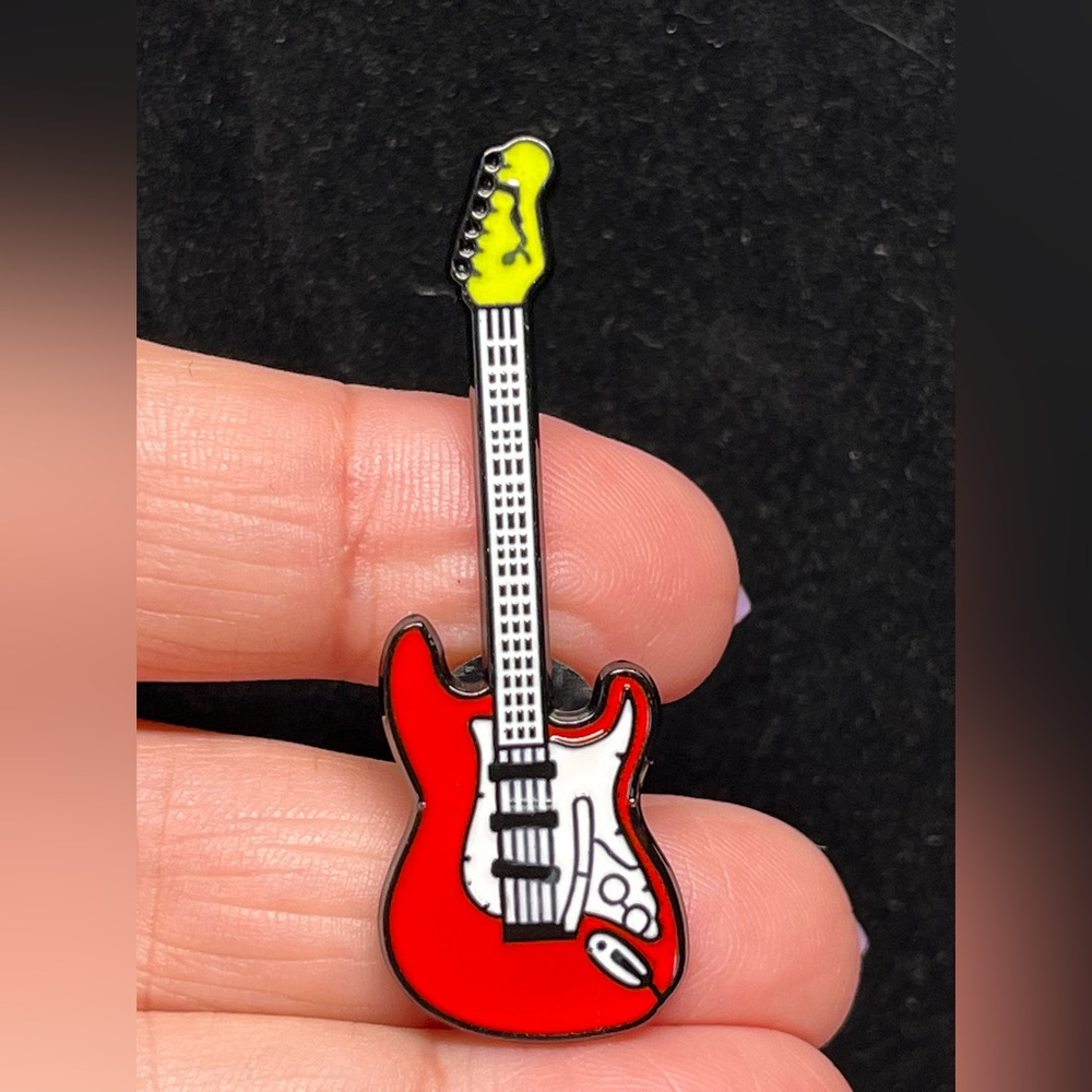 🎸Hot Rocker pin -gorgeous-NWT